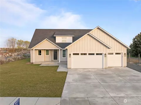 3801 W Peninsula Dr, Moses Lake, WA 98837