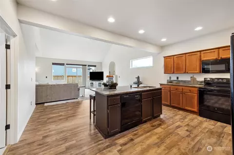 Kitchen - 205 Hawk Ave SW, Orting, WA 98360 photo 2 of 5