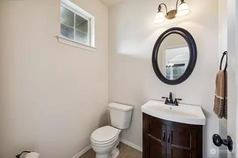 Bath - 205 Hawk Ave SW, Orting, WA 98360 photo 3 of 4