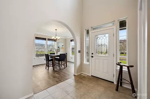 Entry Way - 205 Hawk Ave SW, Orting, WA 98360 photo 2 of 3