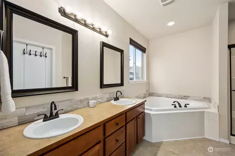 Bath - 205 Hawk Ave SW, Orting, WA 98360 photo 1 of 4