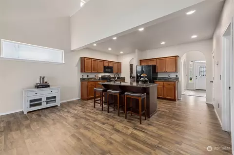 Kitchen - 205 Hawk Ave SW, Orting, WA 98360 photo 5 of 5