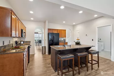 Kitchen - 205 Hawk Ave SW, Orting, WA 98360 photo 3 of 5