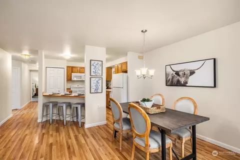 Dining - 2201 192nd St SE #T 101, Bothell, WA 98012 photo 2 of 3