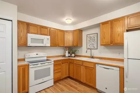 Kitchen - 2201 192nd St SE #T 101, Bothell, WA 98012 photo 3 of 4