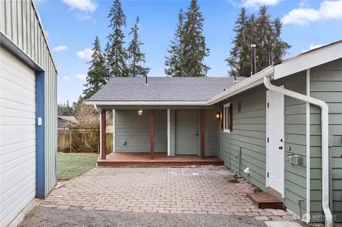 Exterior - 21613 6th Ave W, Bothell, WA 98021 photo 4 of 11