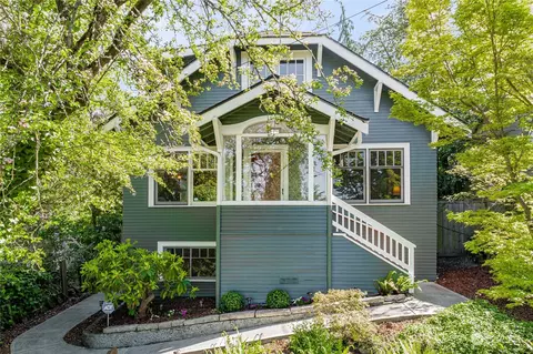 349 NE 54th St, Seattle, WA 98105