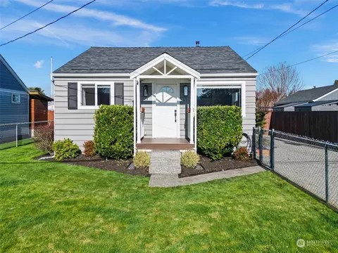 1621 7th Ave SW, Puyallup, WA 98371
