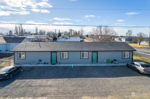813 W 815 W 7th St, Warden, WA 98857