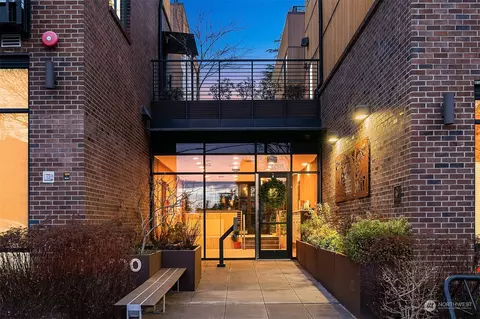 3300 NE 65th St #223, Seattle, WA 98115
