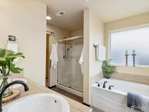 Bath - 11706 10th Pl W, Everett, WA 98204 photo 1 of 5