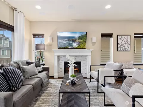 Living - 11706 10th Pl W, Everett, WA 98204 photo 2 of 3
