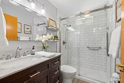 Bath - 7703 Easy St, Everett, WA 98203 photo 1 of 2