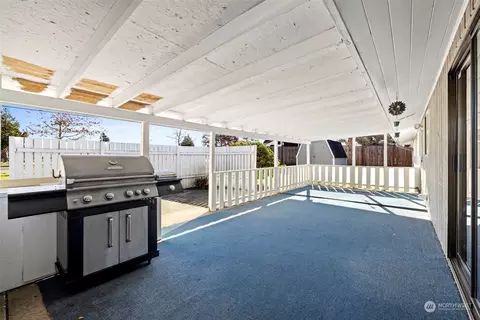 Exterior - 7703 Easy St, Everett, WA 98203 photo 4 of 10