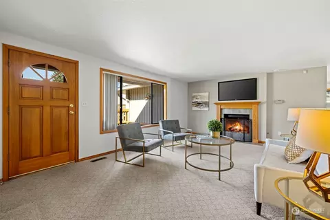 Living - 7703 Easy St, Everett, WA 98203 photo 3 of 7