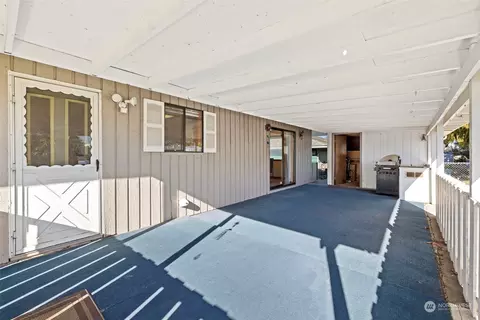 Exterior - 7703 Easy St, Everett, WA 98203 photo 6 of 10