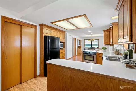 Kitchen - 7703 Easy St, Everett, WA 98203 photo 5 of 5