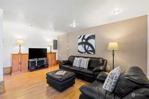 Living - 7703 Easy St, Everett, WA 98203 photo 6 of 7