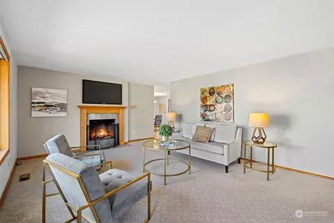 Living - 7703 Easy St, Everett, WA 98203 photo 1 of 7