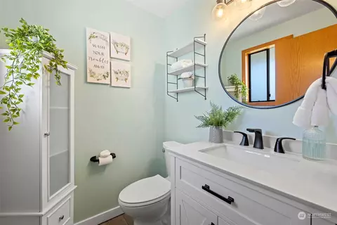 Bath - 7703 Easy St, Everett, WA 98203 photo 2 of 2