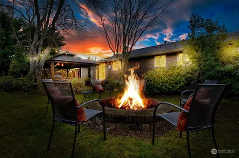 Exterior - 10416 NE 195th St, Bothell, WA 98011 photo 8 of 9
