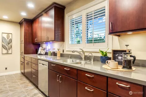 Kitchen - 10416 NE 195th St, Bothell, WA 98011 photo 3 of 6