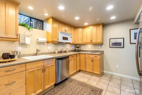 Kitchen - 10416 NE 195th St, Bothell, WA 98011 photo 6 of 6
