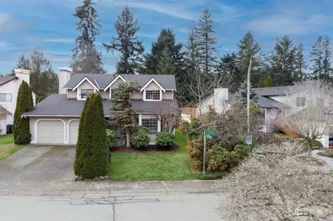 25105 Lake Wilderness Country Club Dr SE, Maple Valley, WA 98038