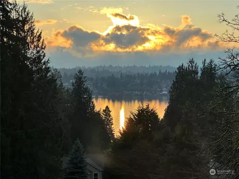 6430 NE 129th St, Kirkland, WA 98034
