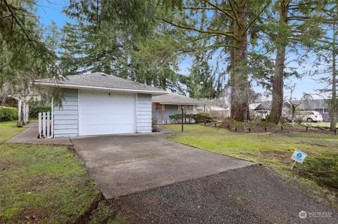 90 E Woodland Dr, Shelton, WA 98584