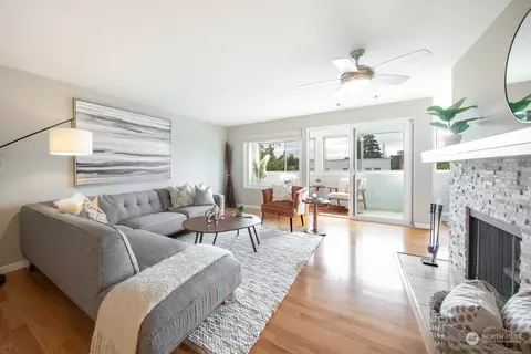 132 N 132nd St #404, Seattle, WA 98133
