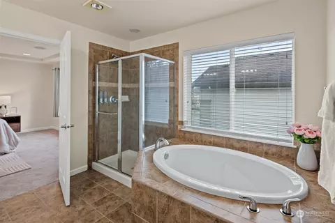 Bath - 15621 36th Ave SE, Bothell, WA 98012 photo 3 of 4