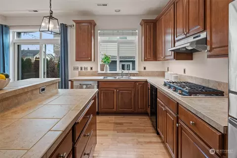 Kitchen - 15621 36th Ave SE, Bothell, WA 98012 photo 3 of 4