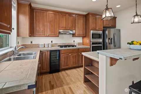 Kitchen - 15621 36th Ave SE, Bothell, WA 98012 photo 2 of 4