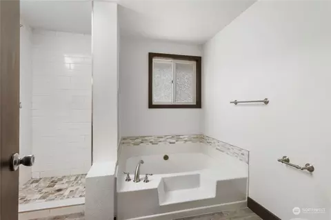 Bath - 28015 19th Ave E, Spanaway, WA 98387 photo 2 of 4