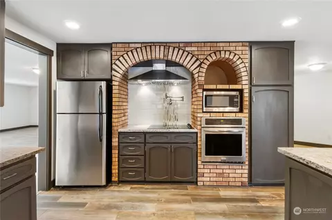 Kitchen - 28015 19th Ave E, Spanaway, WA 98387 photo 2 of 3
