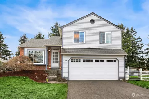 823 Field Ave NE, Renton, WA 98059