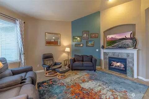 Living - 7257 Radius Loop SE, Lacey, WA 98513 photo 2 of 2