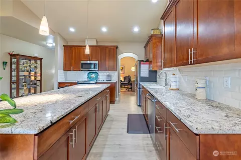 Kitchen - 7257 Radius Loop SE, Lacey, WA 98513 photo 3 of 6