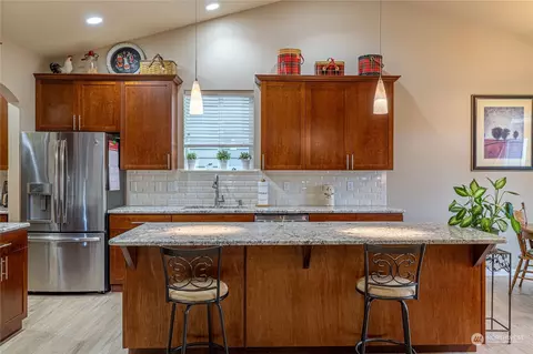 Kitchen - 7257 Radius Loop SE, Lacey, WA 98513 photo 4 of 6
