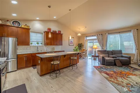Kitchen - 7257 Radius Loop SE, Lacey, WA 98513 photo 6 of 6