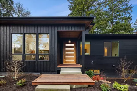 8828 SE 61st St, Mercer Island, WA 98040