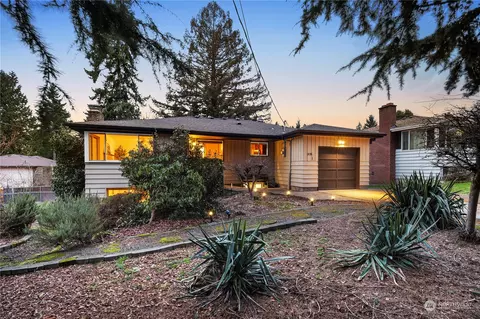 2136 SW 116th St, Seattle, WA 98146