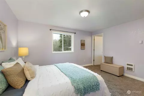 Bedroom - 70 E Rauschert Rd, Grapeview, WA 98546 photo 2 of 4