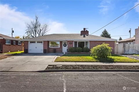 835 S Fairbanks Dr, Moses Lake, WA 98837
