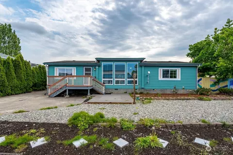 680 9th St, Blaine, WA 98230