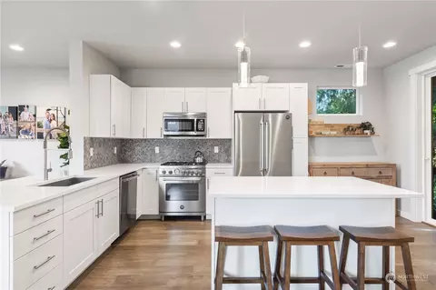 Kitchen - 22803 23rd Ave SE, Bothell, WA 98021 photo 2 of 6