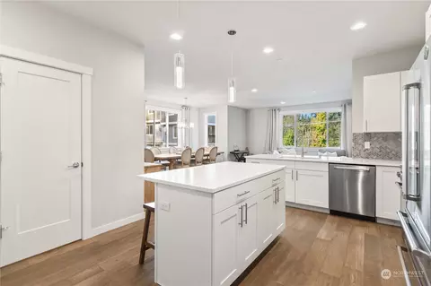 Kitchen - 22803 23rd Ave SE, Bothell, WA 98021 photo 4 of 6