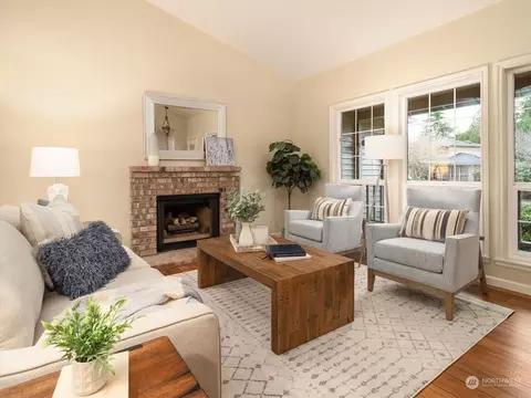 Living - 1622 243rd Pl SE, Bothell, WA 98021 photo 2 of 5