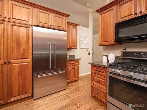 Kitchen - 1622 243rd Pl SE, Bothell, WA 98021 photo 3 of 4